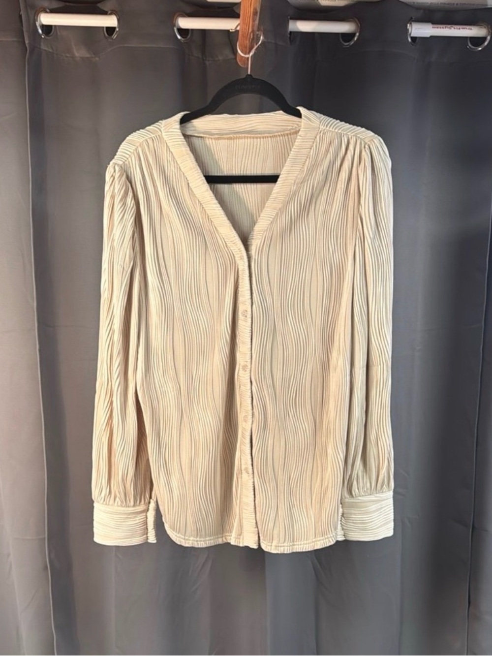 Women’s Cream Button-Front Textured Blouse